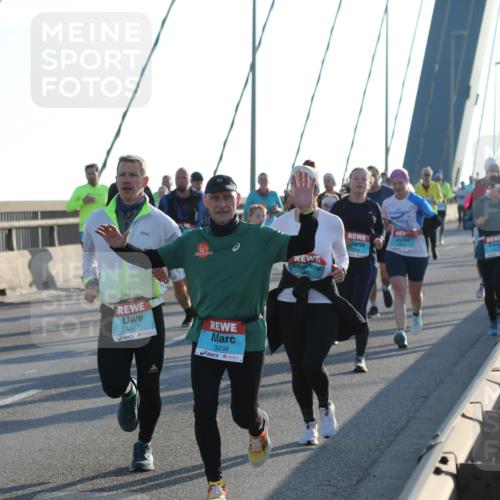 03.10.2025 - Köhlbrandbrückenlauf Yannick Fuchs http://msf.ph/oto/9143229 03.10.2025 08:30:09 Position 2 1367, 3238, 054 meine-sportfotos.de