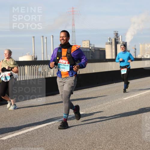03.10.2025 - Köhlbrandbrückenlauf Lena Gebhardt http://msf.ph/oto/9143230 03.10.2025 10:01:06 Position 2 2200 meine-sportfotos.de