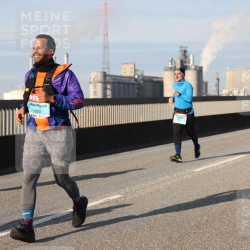 03.10.2025 - Köhlbrandbrückenlauf Lena Gebhardt http://msf.ph/oto/9143234 03.10.2025 10:01:06 Position 2 2200 meine-sportfotos.de