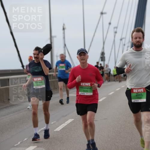 03.10.2025 - Köhlbrandbrückenlauf Jannik Wohlers http://msf.ph/oto/9143257 03.10.2025 15:44:31 Position 1 8026, 7179, 7434 meine-sportfotos.de