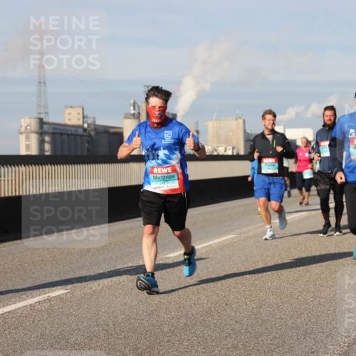 03.10.2025 - Köhlbrandbrückenlauf Lena Gebhardt http://msf.ph/oto/9143263 03.10.2025 10:01:08 Position 2 2875, 3509 meine-sportfotos.de