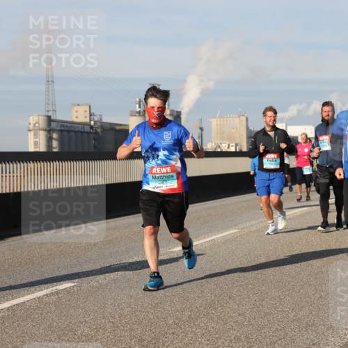 03.10.2025 - Köhlbrandbrückenlauf Lena Gebhardt http://msf.ph/oto/9143269 03.10.2025 10:01:08 Position 2 2, 2675, 3509 meine-sportfotos.de