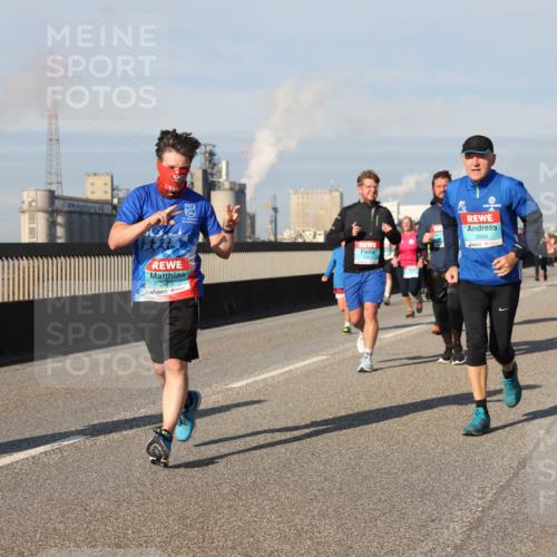 03.10.2025 - Köhlbrandbrückenlauf Lena Gebhardt http://msf.ph/oto/9143278 03.10.2025 10:01:09 Position 2 26, 5, 3509 meine-sportfotos.de