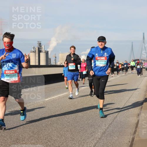 03.10.2025 - Köhlbrandbrückenlauf Lena Gebhardt http://msf.ph/oto/9143289 03.10.2025 10:01:09 Position 2 2675, 3509 meine-sportfotos.de