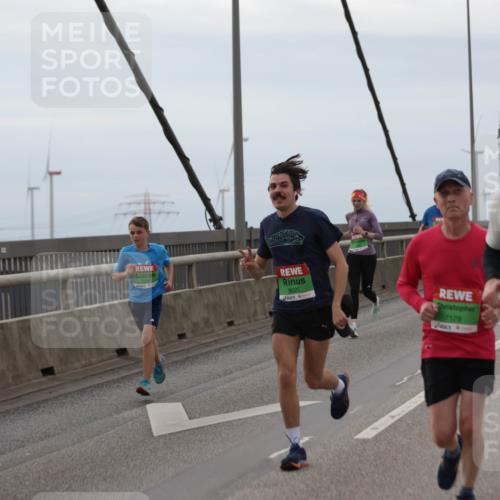 03.10.2025 - Köhlbrandbrückenlauf Jannik Wohlers http://msf.ph/oto/9143291 03.10.2025 15:44:33 Position 1 8026, 7179, 7434 meine-sportfotos.de