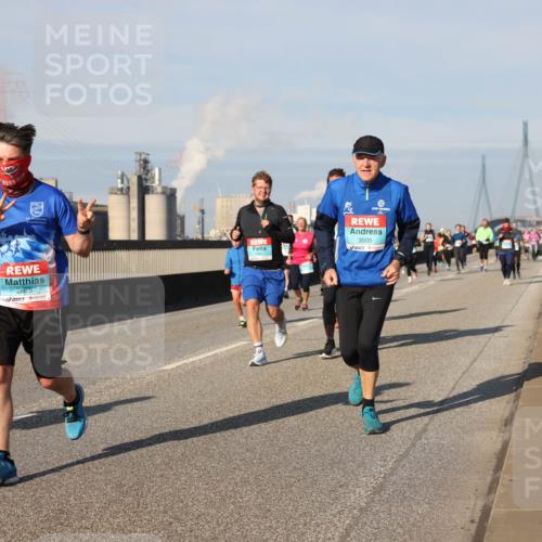 03.10.2025 - Köhlbrandbrückenlauf Lena Gebhardt http://msf.ph/oto/9143293 03.10.2025 10:01:09 Position 2 2675, 3509 meine-sportfotos.de