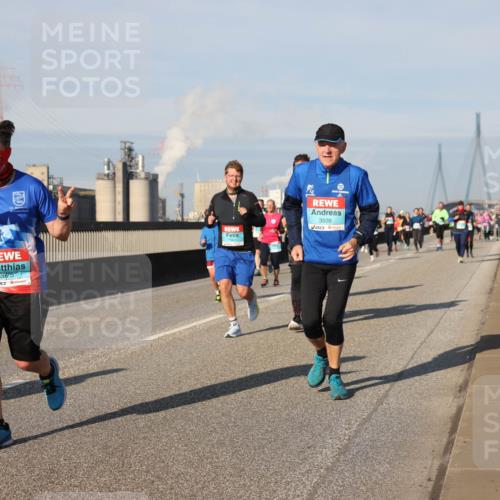 03.10.2025 - Köhlbrandbrückenlauf Lena Gebhardt http://msf.ph/oto/9143296 03.10.2025 10:01:09 Position 2 2675, 3509 meine-sportfotos.de