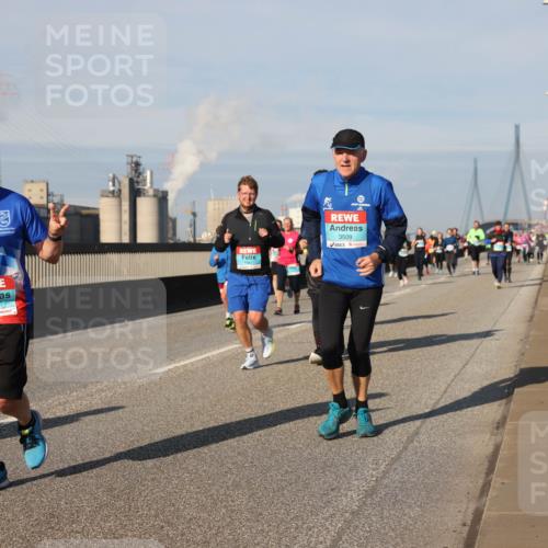03.10.2025 - Köhlbrandbrückenlauf Lena Gebhardt http://msf.ph/oto/9143299 03.10.2025 10:01:09 Position 2 15, 12675, 3509 meine-sportfotos.de