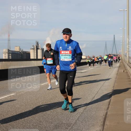 03.10.2025 - Köhlbrandbrückenlauf Lena Gebhardt http://msf.ph/oto/9143307 03.10.2025 10:01:10 Position 2 3509 meine-sportfotos.de