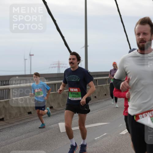03.10.2025 - Köhlbrandbrückenlauf Jannik Wohlers http://msf.ph/oto/9143314 03.10.2025 15:44:34 Position 1 8026 meine-sportfotos.de