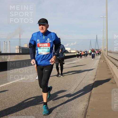03.10.2025 - Köhlbrandbrückenlauf Lena Gebhardt http://msf.ph/oto/9143315 03.10.2025 10:01:10 Position 2 2000, 3509 meine-sportfotos.de