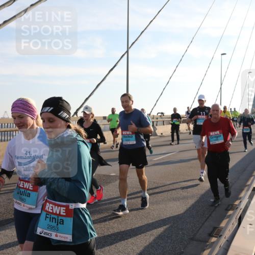 03.10.2025 - Köhlbrandbrückenlauf Yannick Fuchs http://msf.ph/oto/9143321 03.10.2025 08:30:14 Position 2 41, 29, 2012, 1640, 2953 meine-sportfotos.de