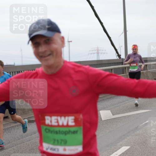 03.10.2025 - Köhlbrandbrückenlauf Jannik Wohlers http://msf.ph/oto/9143324 03.10.2025 15:44:35 Position 1 26, 7179 meine-sportfotos.de