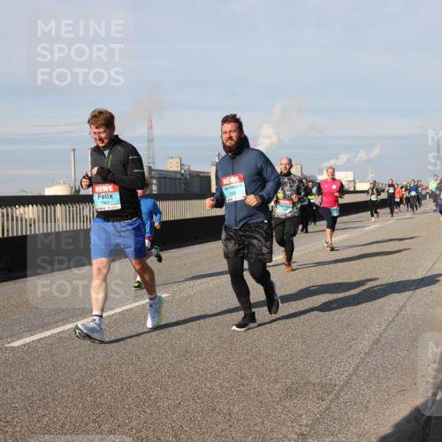 03.10.2025 - Köhlbrandbrückenlauf Lena Gebhardt http://msf.ph/oto/9143333 03.10.2025 10:01:11 Position 2 1561, 1562 meine-sportfotos.de