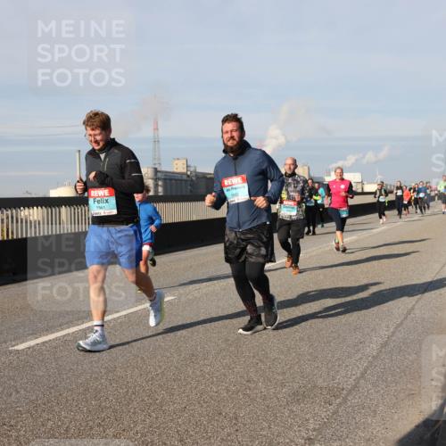 03.10.2025 - Köhlbrandbrückenlauf Lena Gebhardt http://msf.ph/oto/9143337 03.10.2025 10:01:11 Position 2 1561, 1562 meine-sportfotos.de