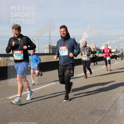 03.10.2025 - Köhlbrandbrückenlauf Lena Gebhardt http://msf.ph/oto/9143339 03.10.2025 10:01:11 Position 2 1561, 1562 meine-sportfotos.de
