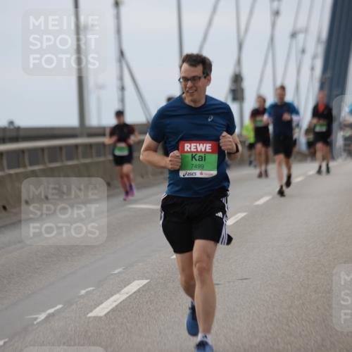 03.10.2025 - Köhlbrandbrückenlauf Jannik Wohlers http://msf.ph/oto/9143346 03.10.2025 15:44:36 Position 1 7499 meine-sportfotos.de