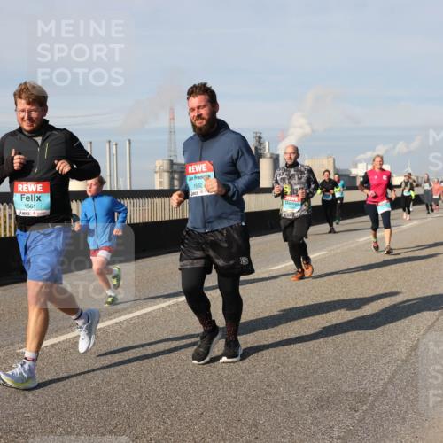 03.10.2025 - Köhlbrandbrückenlauf Lena Gebhardt http://msf.ph/oto/9143347 03.10.2025 10:01:12 Position 2 1561, 1562 meine-sportfotos.de