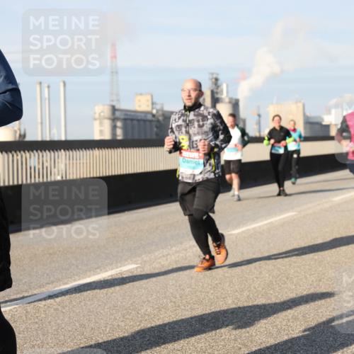 03.10.2025 - Köhlbrandbrückenlauf Lena Gebhardt http://msf.ph/oto/9143364 03.10.2025 10:01:12 Position 2  meine-sportfotos.de