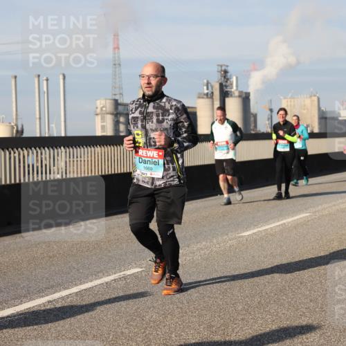 03.10.2025 - Köhlbrandbrückenlauf Lena Gebhardt http://msf.ph/oto/9143368 03.10.2025 10:01:13 Position 2 1669, 2943 meine-sportfotos.de