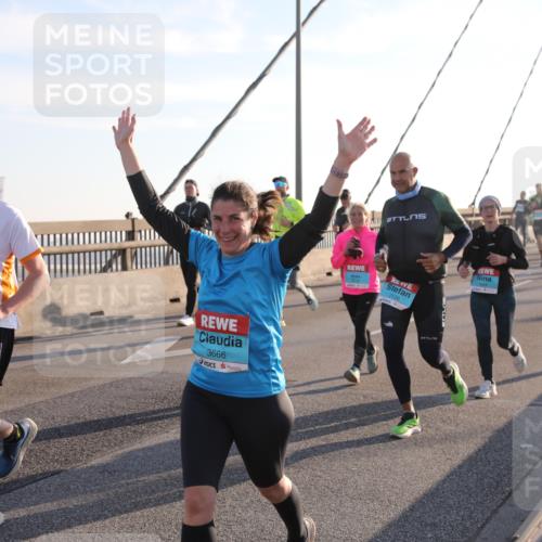 03.10.2025 - Köhlbrandbrückenlauf Yannick Fuchs http://msf.ph/oto/9143370 03.10.2025 08:30:21 Position 2 3345, 3666, 2126 meine-sportfotos.de