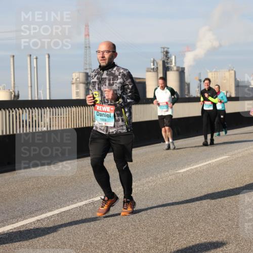 03.10.2025 - Köhlbrandbrückenlauf Lena Gebhardt http://msf.ph/oto/9143372 03.10.2025 10:01:13 Position 2 1669, 2943 meine-sportfotos.de