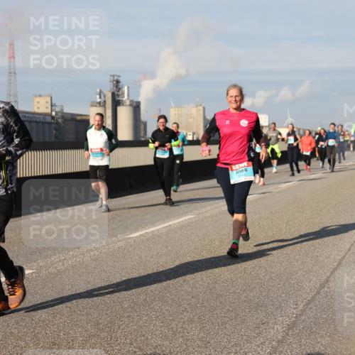 03.10.2025 - Köhlbrandbrückenlauf Lena Gebhardt http://msf.ph/oto/9143375 03.10.2025 10:01:13 Position 2 1669 meine-sportfotos.de