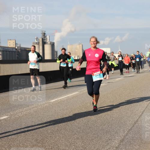 03.10.2025 - Köhlbrandbrückenlauf Lena Gebhardt http://msf.ph/oto/9143380 03.10.2025 10:01:13 Position 2 1669, 2943 meine-sportfotos.de