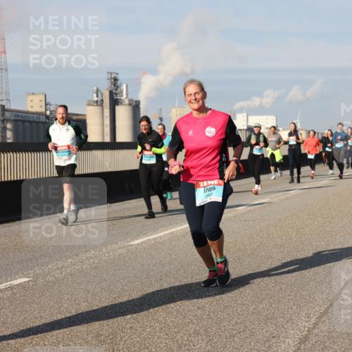 03.10.2025 - Köhlbrandbrückenlauf Lena Gebhardt http://msf.ph/oto/9143383 03.10.2025 10:01:14 Position 2 4, 2943 meine-sportfotos.de