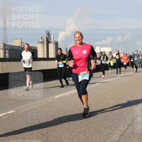 03.10.2025 - Köhlbrandbrückenlauf Lena Gebhardt http://msf.ph/oto/9143387 03.10.2025 10:01:14 Position 2 2943 meine-sportfotos.de