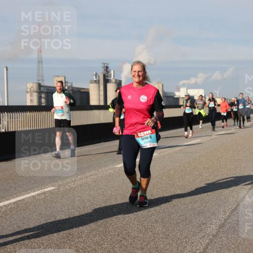 03.10.2025 - Köhlbrandbrückenlauf Lena Gebhardt http://msf.ph/oto/9143390 03.10.2025 10:01:14 Position 2 2943 meine-sportfotos.de