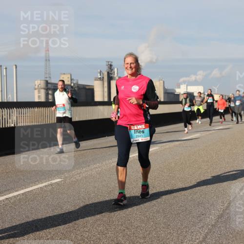 03.10.2025 - Köhlbrandbrückenlauf Lena Gebhardt http://msf.ph/oto/9143396 03.10.2025 10:01:14 Position 2 2943 meine-sportfotos.de
