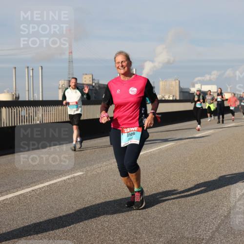 03.10.2025 - Köhlbrandbrückenlauf Lena Gebhardt http://msf.ph/oto/9143398 03.10.2025 10:01:14 Position 2 2943 meine-sportfotos.de