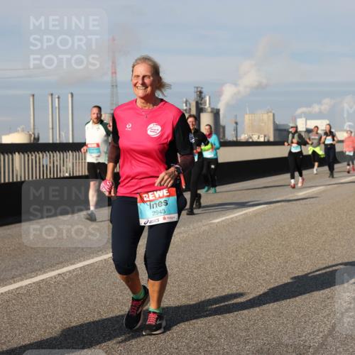 03.10.2025 - Köhlbrandbrückenlauf Lena Gebhardt http://msf.ph/oto/9143403 03.10.2025 10:01:15 Position 2 2943 meine-sportfotos.de