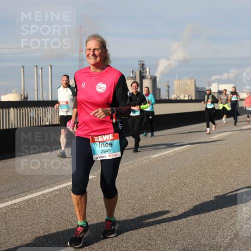03.10.2025 - Köhlbrandbrückenlauf Lena Gebhardt http://msf.ph/oto/9143406 03.10.2025 10:01:15 Position 2 2943 meine-sportfotos.de