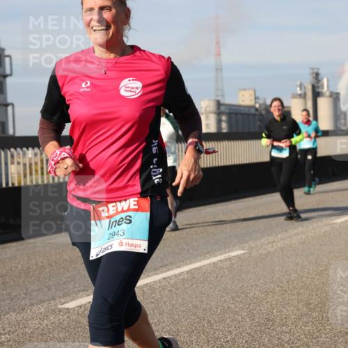 03.10.2025 - Köhlbrandbrückenlauf Lena Gebhardt http://msf.ph/oto/9143413 03.10.2025 10:01:15 Position 2 2943 meine-sportfotos.de