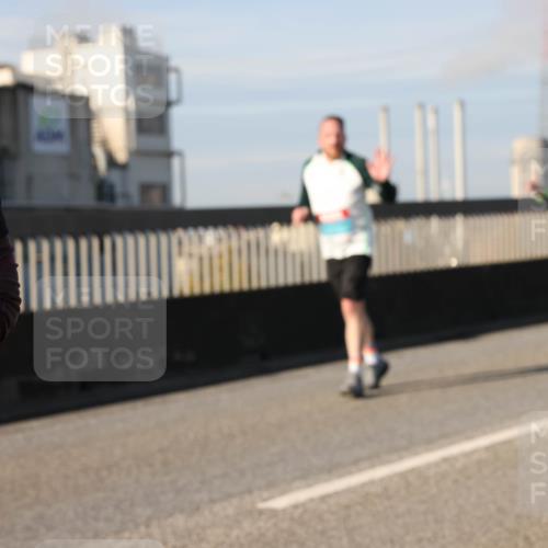 03.10.2025 - Köhlbrandbrückenlauf Lena Gebhardt http://msf.ph/oto/9143417 03.10.2025 10:01:16 Position 2  meine-sportfotos.de