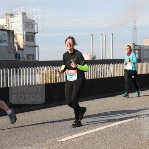 03.10.2025 - Köhlbrandbrückenlauf Lena Gebhardt http://msf.ph/oto/9143430 03.10.2025 10:01:17 Position 2 2690, 3480, 55 meine-sportfotos.de