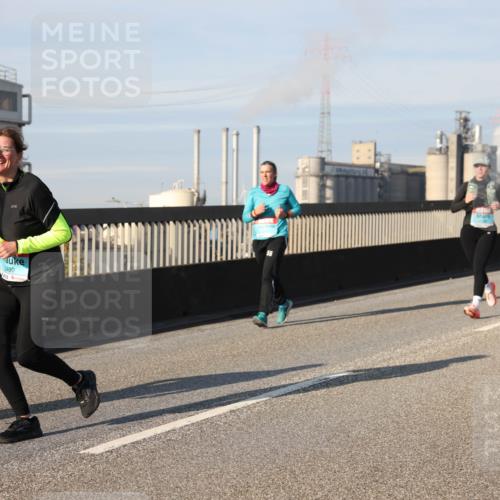 03.10.2025 - Köhlbrandbrückenlauf Lena Gebhardt http://msf.ph/oto/9143433 03.10.2025 10:01:17 Position 2 480, 2415 meine-sportfotos.de