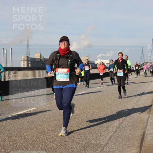 03.10.2025 - Köhlbrandbrückenlauf Lena Gebhardt http://msf.ph/oto/9143439 03.10.2025 10:01:18 Position 2 55, 2415, 1463 meine-sportfotos.de