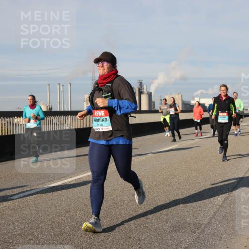03.10.2025 - Köhlbrandbrückenlauf Lena Gebhardt http://msf.ph/oto/9143442 03.10.2025 10:01:18 Position 2 2415 meine-sportfotos.de