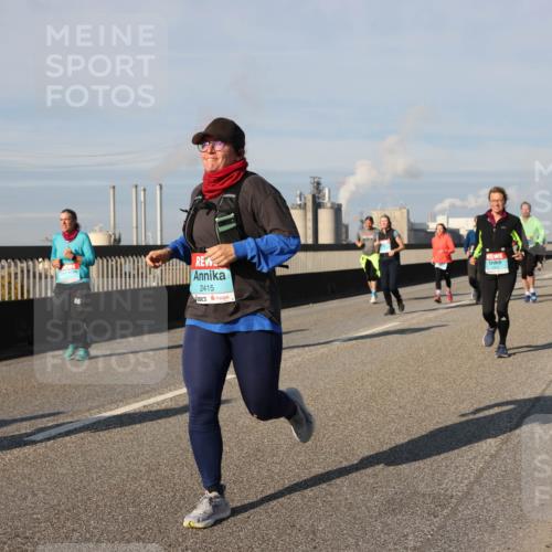 03.10.2025 - Köhlbrandbrückenlauf Lena Gebhardt http://msf.ph/oto/9143445 03.10.2025 10:01:18 Position 2 2415 meine-sportfotos.de