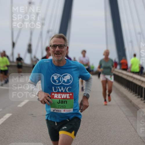 03.10.2025 - Köhlbrandbrückenlauf Jannik Wohlers http://msf.ph/oto/9143446 03.10.2025 15:44:46 Position 1 7283 meine-sportfotos.de