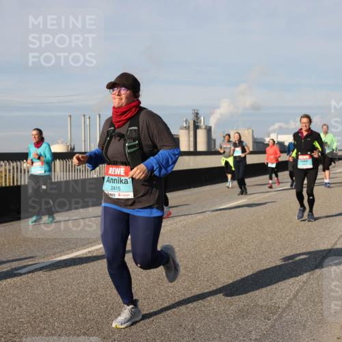 03.10.2025 - Köhlbrandbrückenlauf Lena Gebhardt http://msf.ph/oto/9143447 03.10.2025 10:01:18 Position 2 2415 meine-sportfotos.de