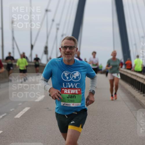 03.10.2025 - Köhlbrandbrückenlauf Jannik Wohlers http://msf.ph/oto/9143449 03.10.2025 15:44:47 Position 1 7283 meine-sportfotos.de
