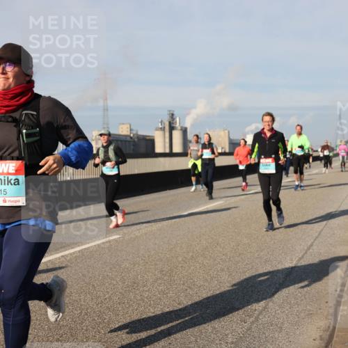 03.10.2025 - Köhlbrandbrückenlauf Lena Gebhardt http://msf.ph/oto/9143450 03.10.2025 10:01:18 Position 2 2415 meine-sportfotos.de
