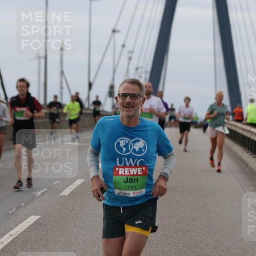 03.10.2025 - Köhlbrandbrückenlauf Jannik Wohlers http://msf.ph/oto/9143453 03.10.2025 15:44:47 Position 1 7283 meine-sportfotos.de
