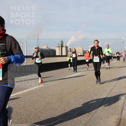 03.10.2025 - Köhlbrandbrückenlauf Lena Gebhardt http://msf.ph/oto/9143455 03.10.2025 10:01:19 Position 2 2415 meine-sportfotos.de