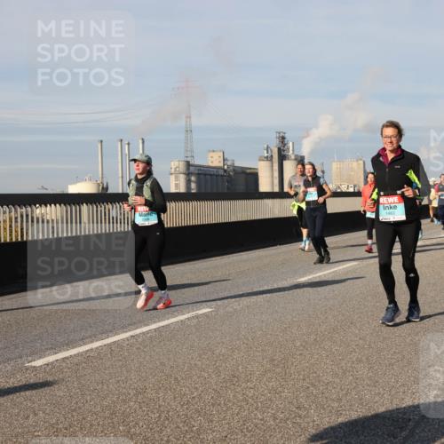 03.10.2025 - Köhlbrandbrückenlauf Lena Gebhardt http://msf.ph/oto/9143458 03.10.2025 10:01:19 Position 2 55, 1463 meine-sportfotos.de