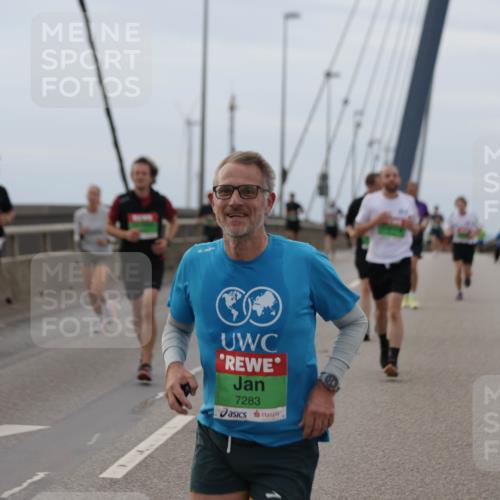 03.10.2025 - Köhlbrandbrückenlauf Jannik Wohlers http://msf.ph/oto/9143469 03.10.2025 15:44:47 Position 1 7283 meine-sportfotos.de